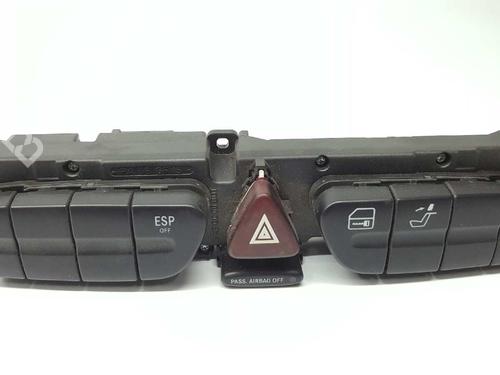 Warning switch MERCEDES-BENZ C-CLASS (W203) C 220 CDI (203.008) 2038215679 | 3306010400 31265694001