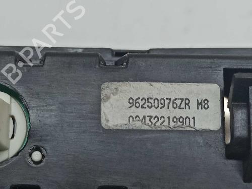 Display monitor PEUGEOT 206 Hatchback (2A/C) 1.9 D | BP7223002C48