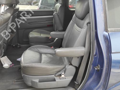rear-seat-ssangyong-rodius-i-2005-25830045 main image