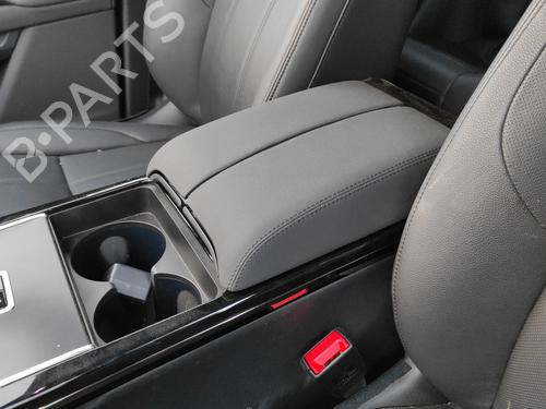 armrest-center-console-land-rover-range-rover-evoque-l551-2018-40108078 main image