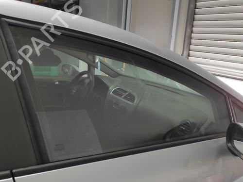 front-right-door-window-seat-leon-1p1-2005-2006-2007-2008-2009-2010-2011-2012-2013-26726245 main image
