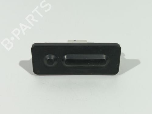 Used Tailgate handle Tailgate handle PEUGEOT 3008 II SUV (MC_, MR_, MJ_, M4_) [2016-2026] 32388991 32388991