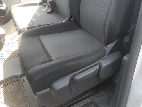 left-front-seat-peugeot-expert-van-v_-16-bluehdi-115-2016-21563450 main image