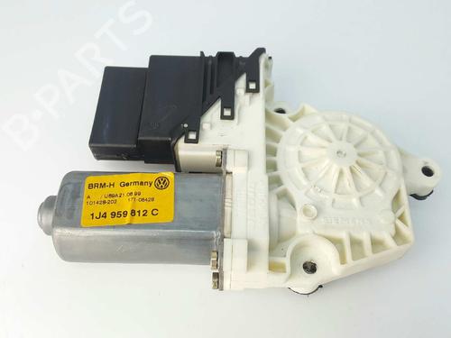 Rudehejsemotor bagstkærm højre VW BORA I (1J2) 1.6 (101 hp) 6871449