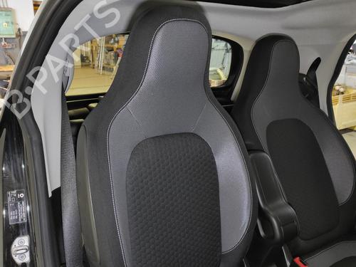 right-front-seat-smart-fortwo-coupe-453-2014-17461380 main image
