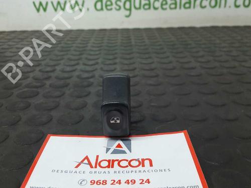 Interrupteur de vitre avant droite RENAULT MEGANE I Coach (DA0/1_) 1.6 e (DA0F) (90 hp) 2751357