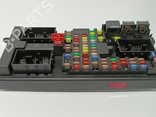 Used Fuse box LAND ROVER RANGE ROVER III (L322) 4.4 D 4x4 (313 hp) 11771608