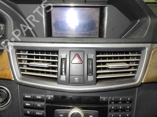 air-vent-mercedes-benz-e-class-w212-2009-2010-2011-2012-2013-2014-2015-2016-35950626 main image
