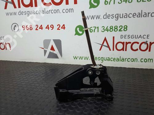Used Gear lever TOYOTA YARIS (_P9_) 1.4 D-4D (NLP90_, NLP90R) (90 hp) 7425099