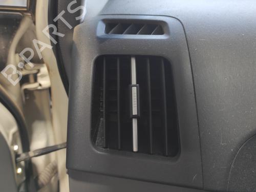 air-vent-toyota-prius-_w3_-2008-2009-2010-2011-2012-2013-2014-2015-2016-27993257 main image