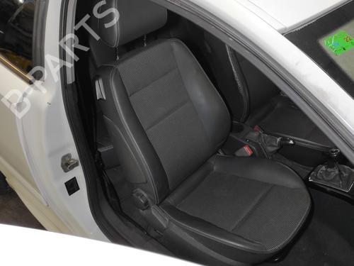 Right front seat OPEL ASTRA H GTC (A04) | BP24423894C16 - Image 1