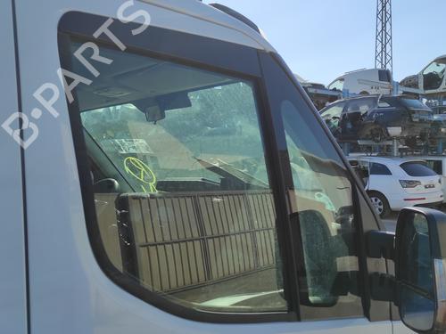 front-right-door-window-iveco-daily-vi-platformchassis-2014-28027932 main image