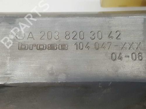 Rudehejsemotor bagstkærm højre MERCEDES-BENZ C-CLASS (W203) C 220 CDI (203.008) | BP4468530E22