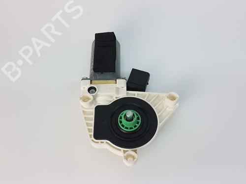 Used Left front window motor MERCEDES-BENZ CLA Coupe (C117) CLA 220 CDI / d (117.303) (177 hp) 5246254