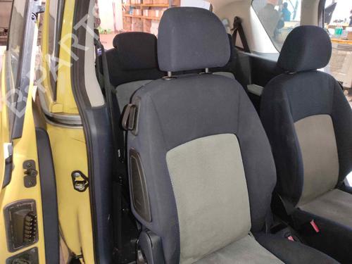 right-front-seat-peugeot-1007-km_-14-2005-8816392 main image