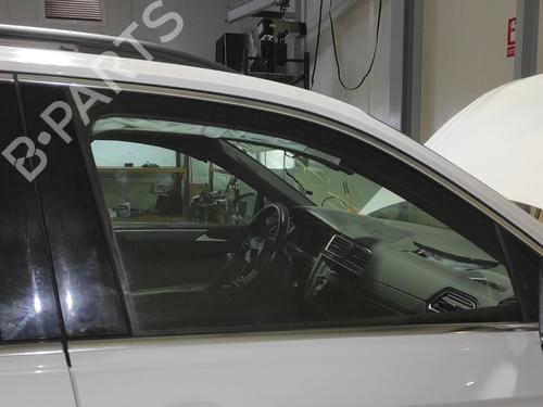 front-right-door-window-vw-tiguan-ad1-ax1-2016-2017-2018-2019-2020-2021-2022-2023-2024-32286472 main image