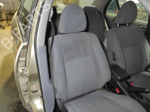 sde-hjre-fortil-nissan-almera-ii-hatchback-n16-2000-36340934 main image
