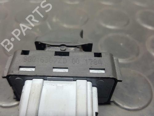 Right front window switch CITROËN C4 CACTUS 1.2 VTi 82 | BP2772439I26