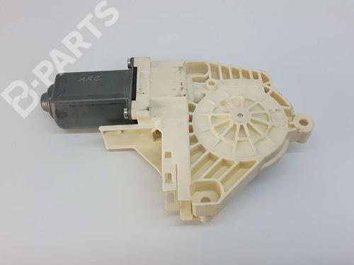 Rudehejsemotor bagstkærm venstre LAND ROVER RANGE ROVER SPORT I (L320) 2.7 D 4x4 (190 hp) 8210656