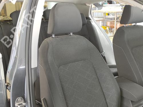 right-front-seat-vw-golf-viii-cd1-da1-15-tsi-2019-18239824 main image