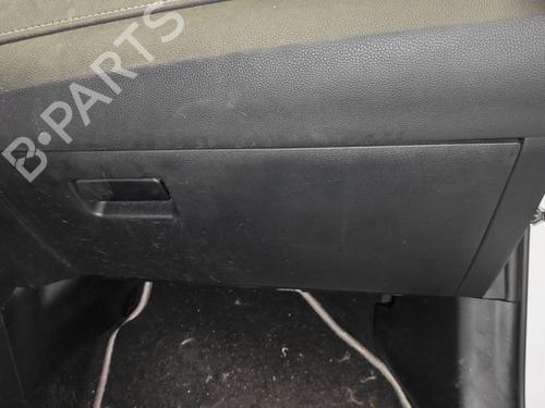 glove-box-toyota-corolla-saloon-_e21_-2019-36303727 main image