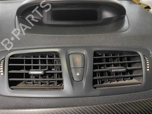 air-vent-renault-megane-iii-hatchback-bz01_-b3_-2008-37719808 main image