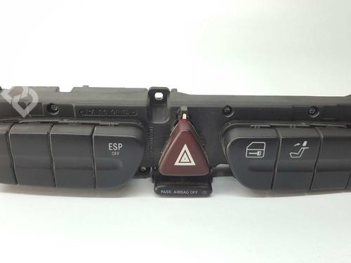 Used Warning switch MERCEDES-BENZ CLK (C209) CLK 270 CDI (209.316) (170 hp) 6629934