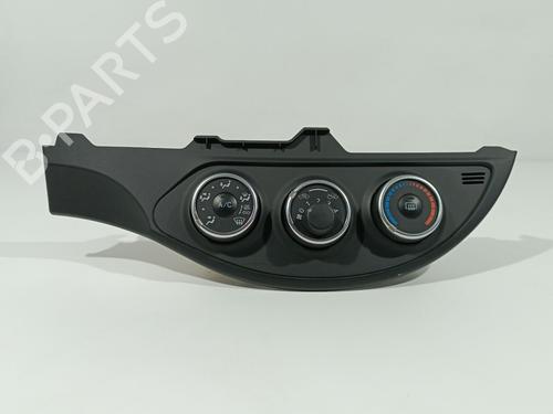 climate-control-toyota-yaris-_p13_-2010-2011-2012-2013-2014-2015-2016-2017-2018-2019-2020-25907632 main image