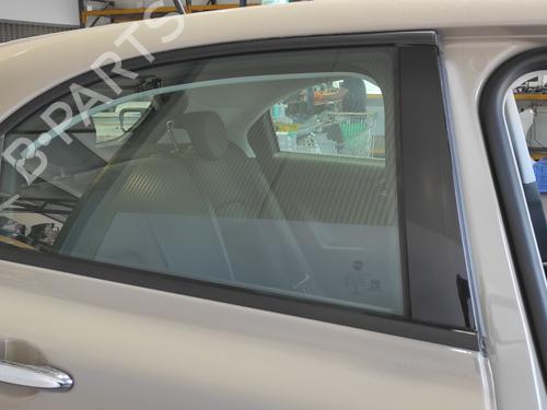 rear-right-door-window-fiat-500x-334_-10-334axn1b-2014-19411120 main image