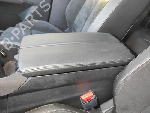armrest-center-console-ds-ds-7-crossback-j4_-jr_-jc_-2017-31336312 main image