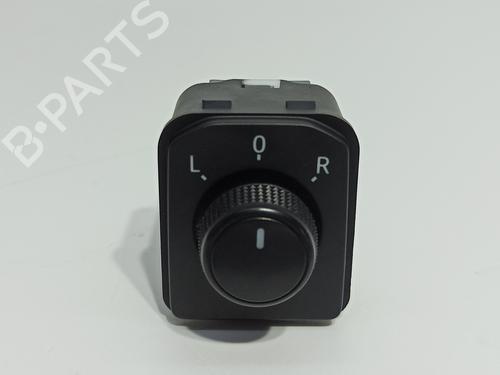 BP19165136I25 main image