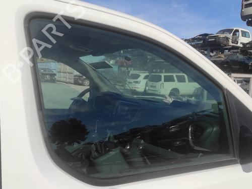 front-right-door-window-peugeot-expert-van-v_-16-bluehdi-115-2016-21563455 main image