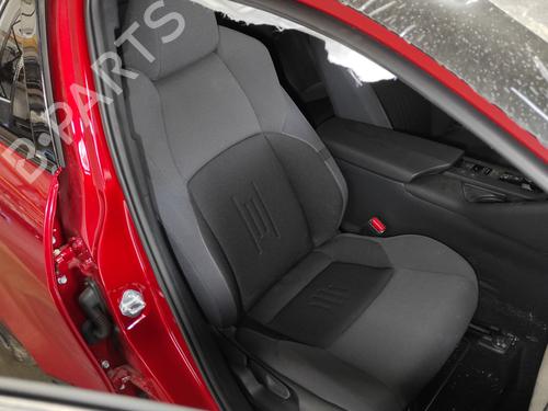 right-front-seat-toyota-c-hr-_x2_-_h2_-2023-26702046 main image