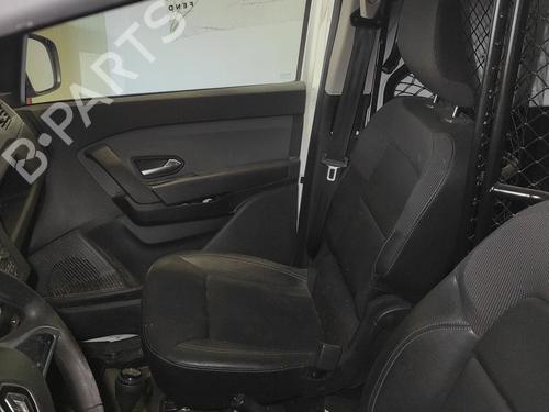 right-front-seat-renault-express-box-bodympv-2021-36143004 main image