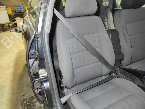 front-right-seatbelt-audi-a4-b5-8d2-1994-1995-1996-1997-1998-1999-2000-2001-33963575 main image