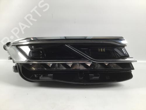 Used Right headlight Right headlight VW TOUAREG (CR7, RC8) 3.0 TDI 4motion (286 hp) 7806040 7806040