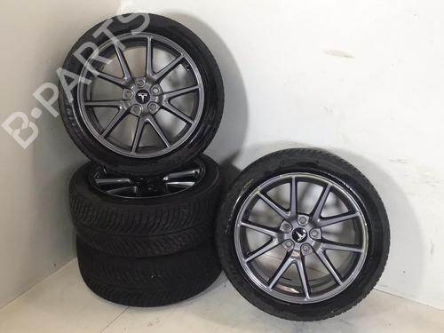 Cerchio TESLA MODEL 3 (5YJ3) EV (325 hp) 32237624