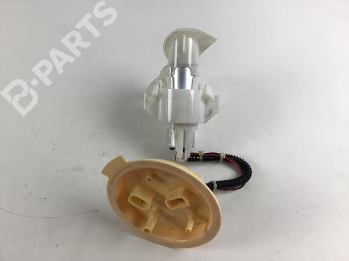 Used Fuel pump BMW 6 Convertible (F12) 640 d (313 hp) 4453959