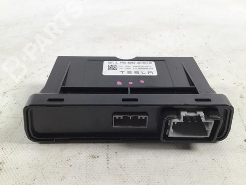 Used Control unit TESLA MODEL S (5YJS) 85 (388 hp) 8272210