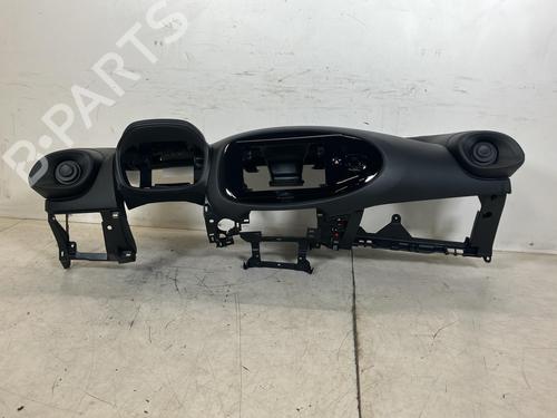 Used Dashboard Dashboard TOYOTA AYGO X (_B7_) 1.0 VVT-i (KGB70) (72 hp) 39924675 39924675