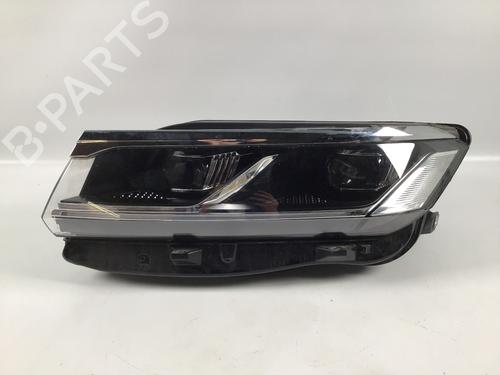 Used Left headlight VW TOUAREG (CR7, RC8) 3.0 TDI 4motion (286 hp) 33218615