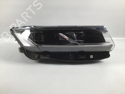 Used Right headlight Right headlight VW TOUAREG (CR7, RC8) 3.0 TDI 4motion (286 hp) 33305462 33305462