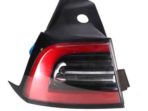 Used Left taillight Left taillight TESLA MODEL Y (5YJY) Long Range All-wheel Drive (514 hp) 39923309 39923309