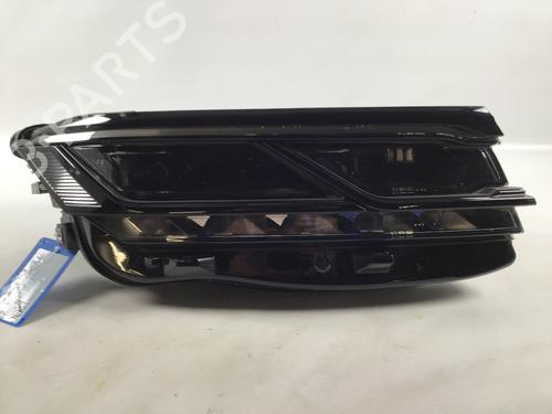 Used Right headlight Right headlight VW TOUAREG (CR7, RC8) 3.0 TDI 4motion (286 hp) 33304096 33304096