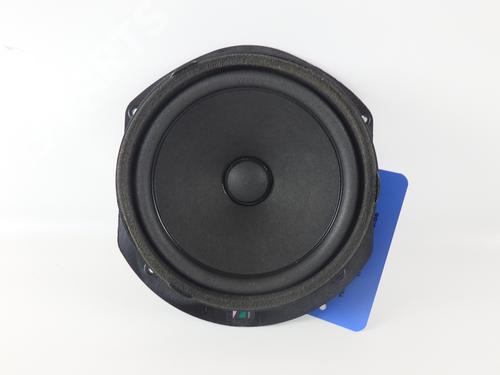 speakers-tesla-model-s-5yjs-85d-awd-tesla-1004833-02-a-2012-7804260 main image