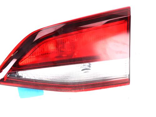 Używane Lampa tylna klapy bagażnika prawa Lampa tylna klapy bagażnika prawa 38017562 38017562