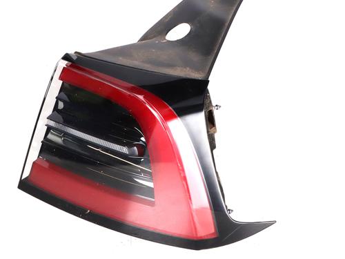 Used Right taillight Right taillight TESLA MODEL Y (5YJY) EV (347 hp) 39921877 39921877