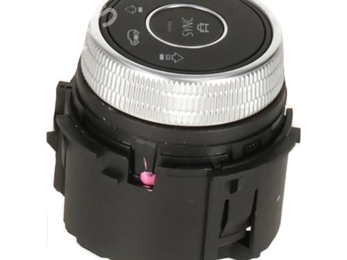 switch-vw-touareg-cr7-rc8-2017-34475693 main image