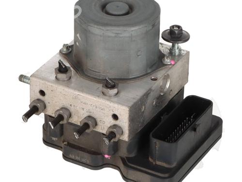 Used ABS pump MERCEDES-BENZ GLA-CLASS (X156) GLA 180 (156.942) (122 hp) 28131870