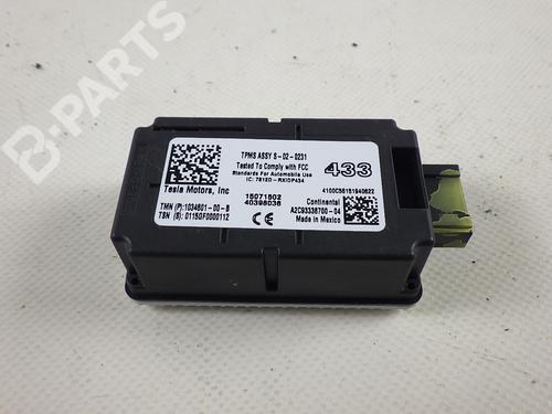 Used Control unit Control unit TESLA MODEL S (5YJS) 85D AWD (421 hp) 7804468 7804468